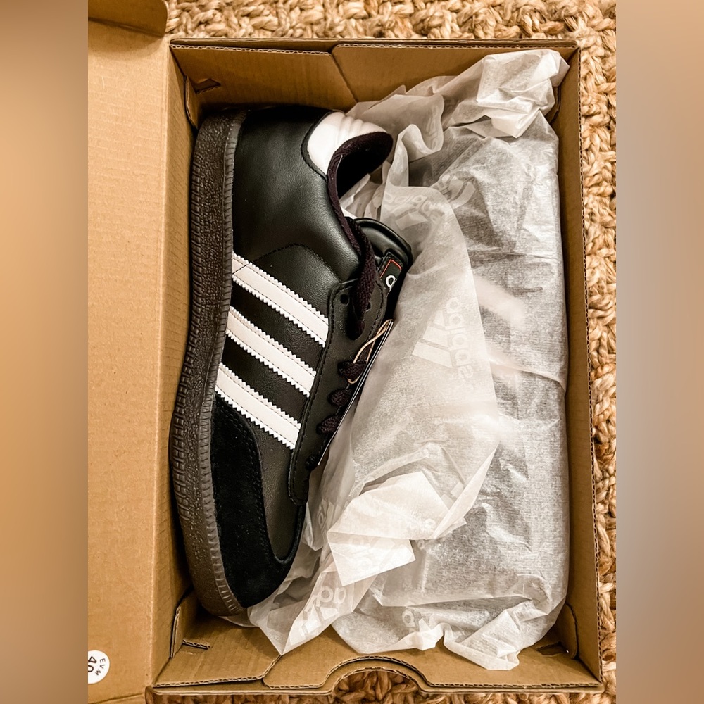 NWT Adidas Samba Classic Sneakers Black Youth 6/Women’s Size 7 - Picture 9 of 16